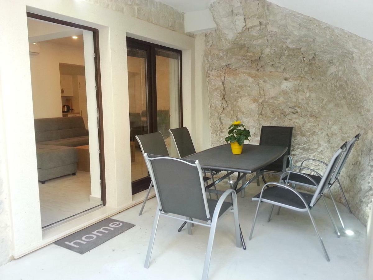 Apartment Rika Omiš Eksteriør billede